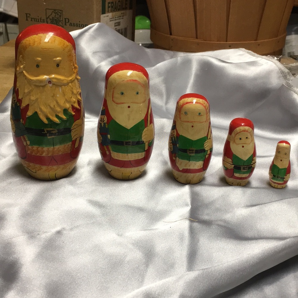 Vintage stackable Santa 🎅 dolls